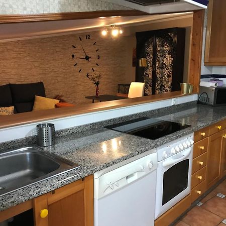 Apartamento Con Amplia Terraza Cerca Del Hospital Clinico 산티아고데콤포스텔라 외부 사진